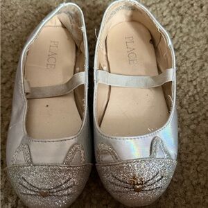 Children’s PLACE Silver Glitter Cat Kids Shoes size 8